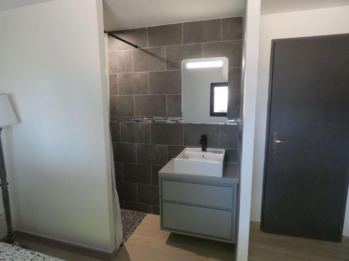 Proche Lac Du Salagou, Chambre Agreable Avec Salle D'Eau Et Wc Prive Lacoste  Exterior photo