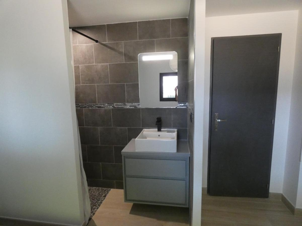 Proche Lac Du Salagou, Chambre Agreable Avec Salle D'Eau Et Wc Prive Lacoste  Exterior photo